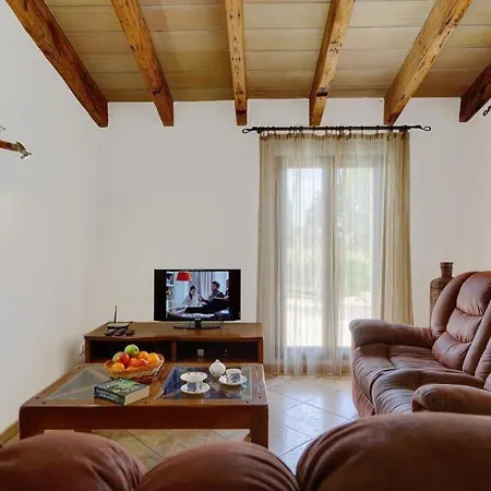 Sleeps 6 Pool Air Con Wifi *