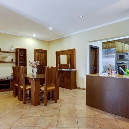 Villa Sleeps 6 Pool Air Con Wifi Pollença