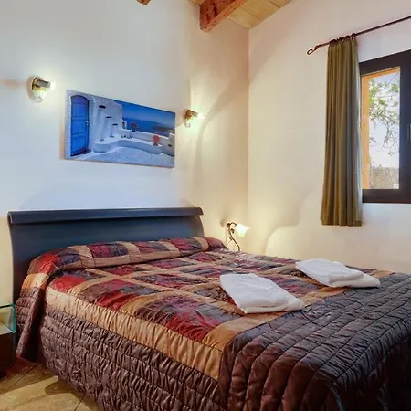 Sleeps 6 Pool Air Con Wifi Villa